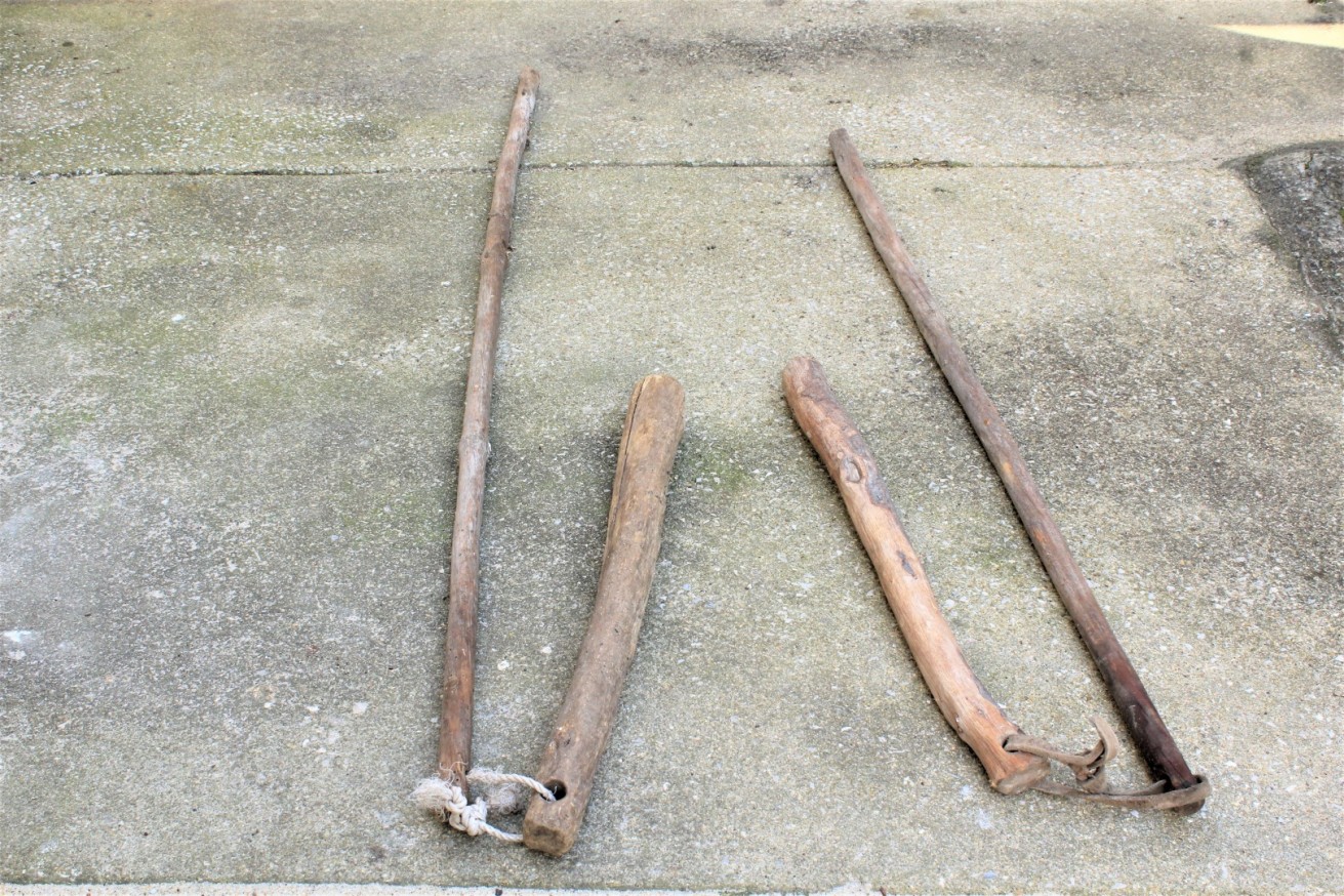 Malhal. Instrumento utilizado para malhar/debulhar o milho. Isabel Rosendo, in Memórias da Lagoa de Óbidos.